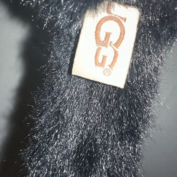UGG Earmuffs - Picture 6 of 6